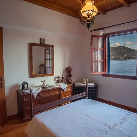 Fey's House Waterfront - בית נופש