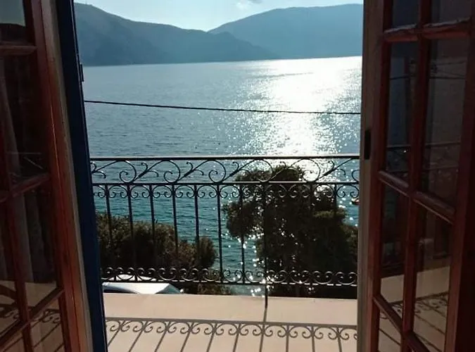 Fey's House Waterfront -