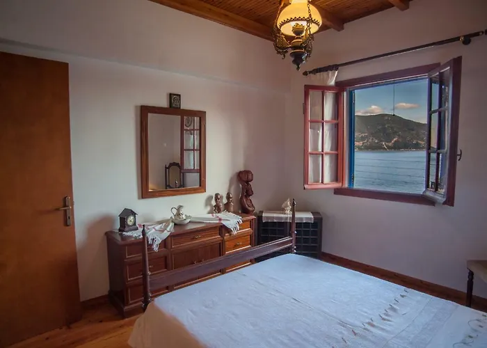 Fey's House Waterfront - Holiday home